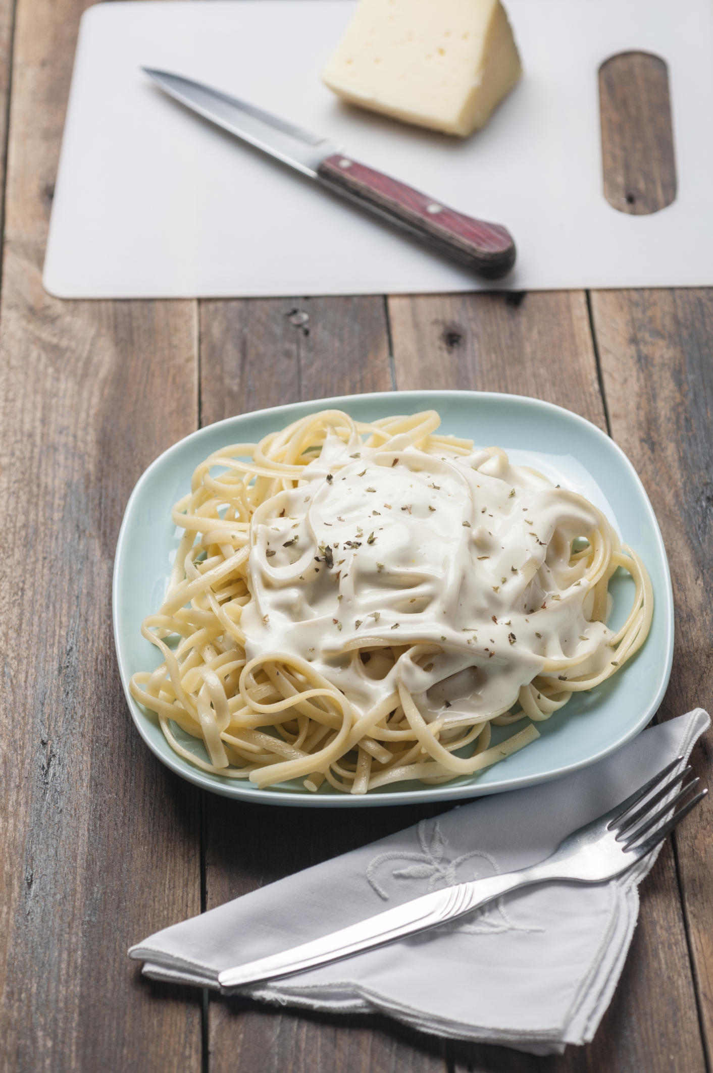 Espaguetis con salsa de queso