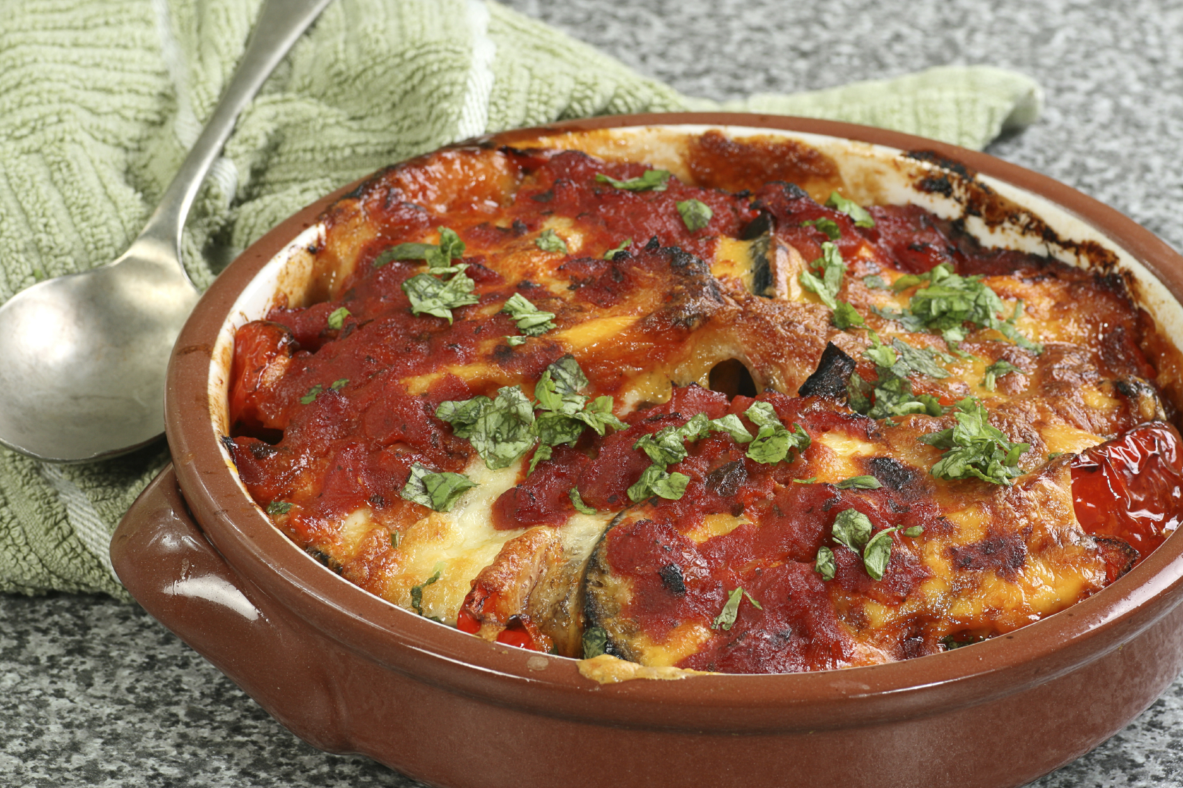 Salsa de tomate con berenjenas y pimiento rojo