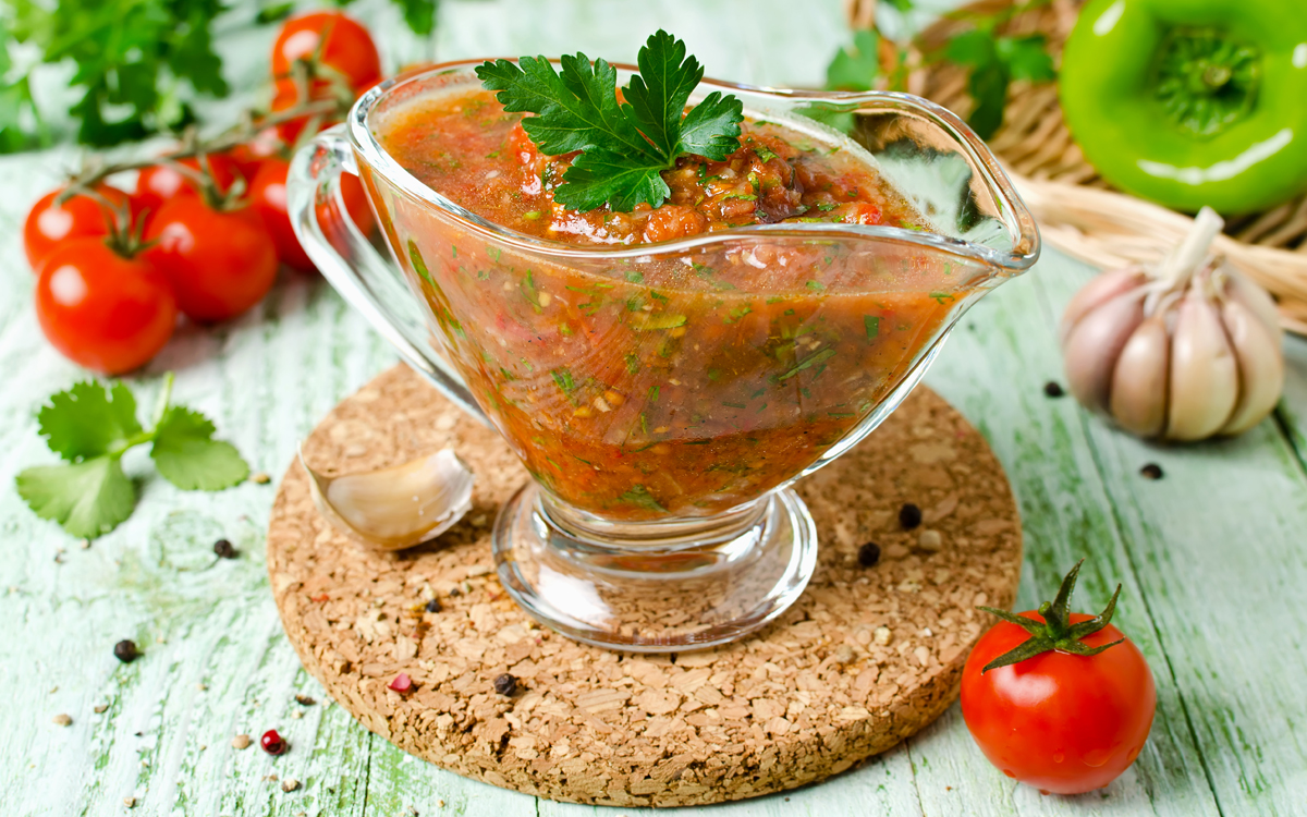 Salsa de tomate con cilantro