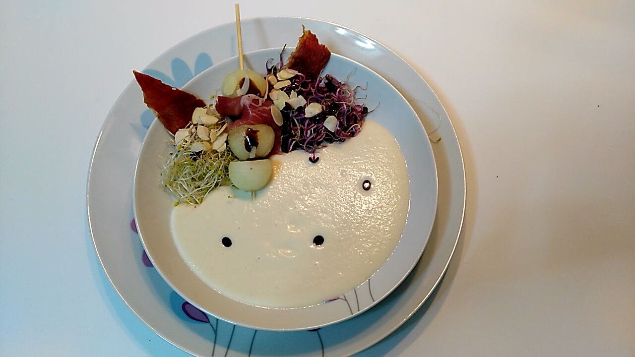 AJOBLANCO DE MELÓN CON ENSALADA DE GERMINADOS Y BROCHETA DE MELÓN CON JAMÓN