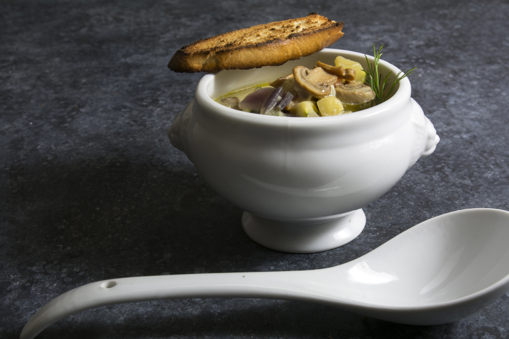 Setas con puerro y longanizas blancas