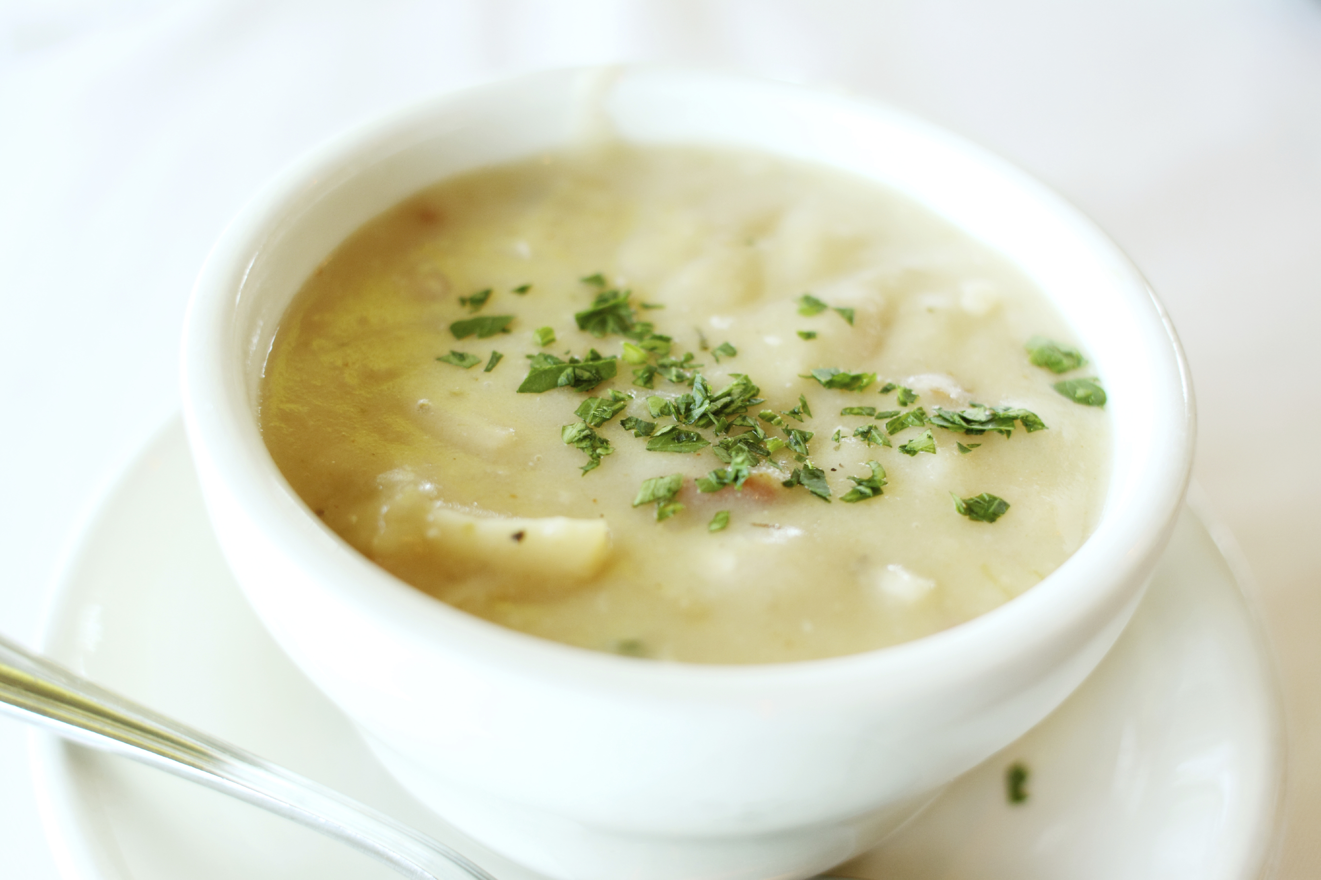 Sopa de aceitunas y almejas