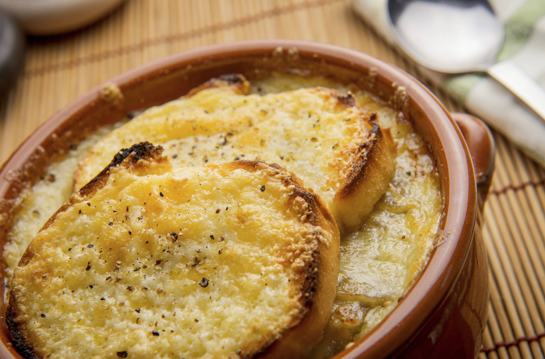 Sopa  de cebollas con vino blanco