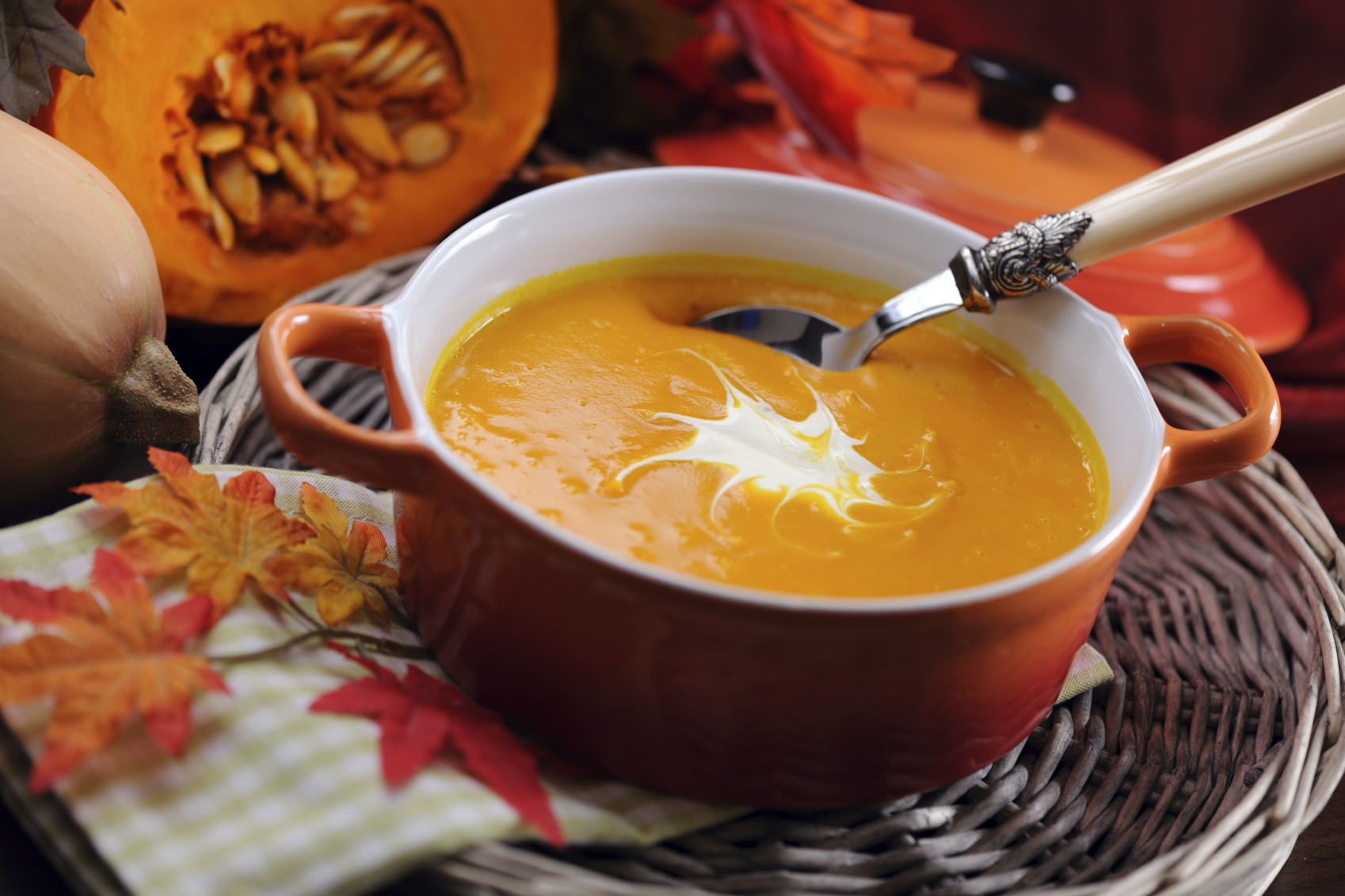 Sopa cremosa de calabaza con curry y leche de coco