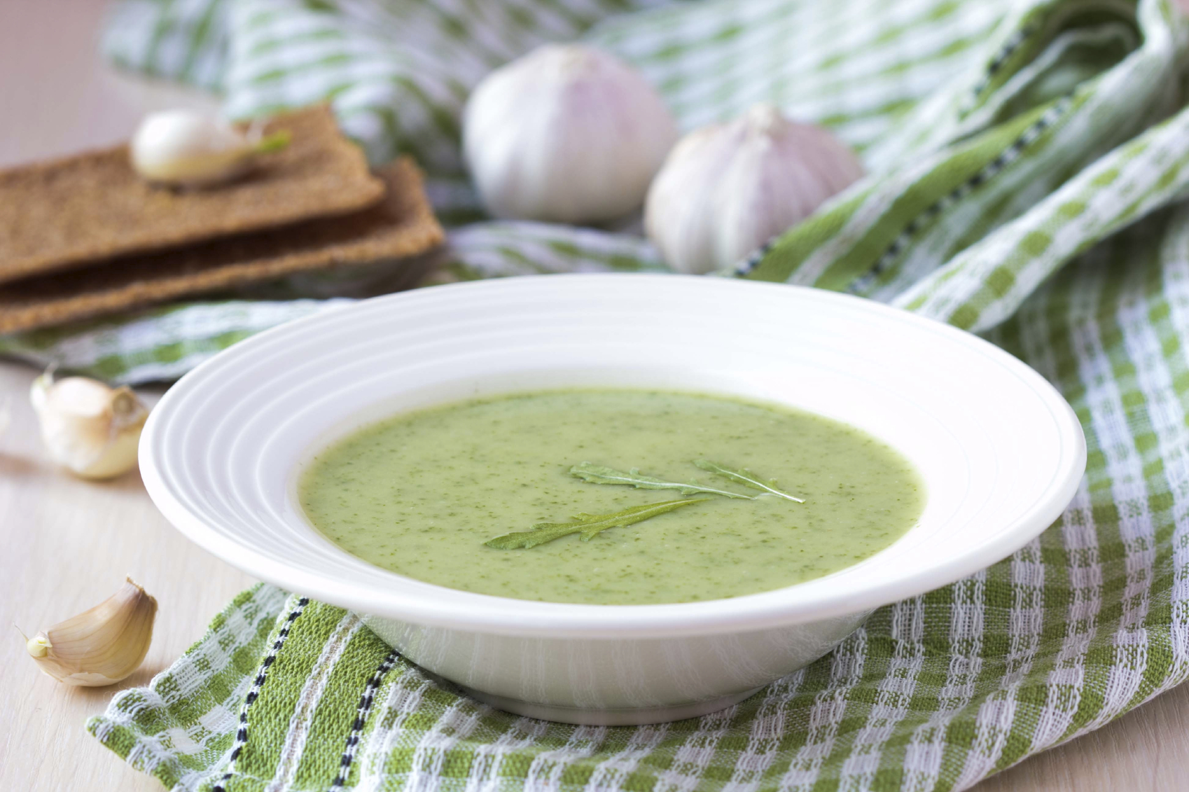 Sopa de espinacas y guisantes