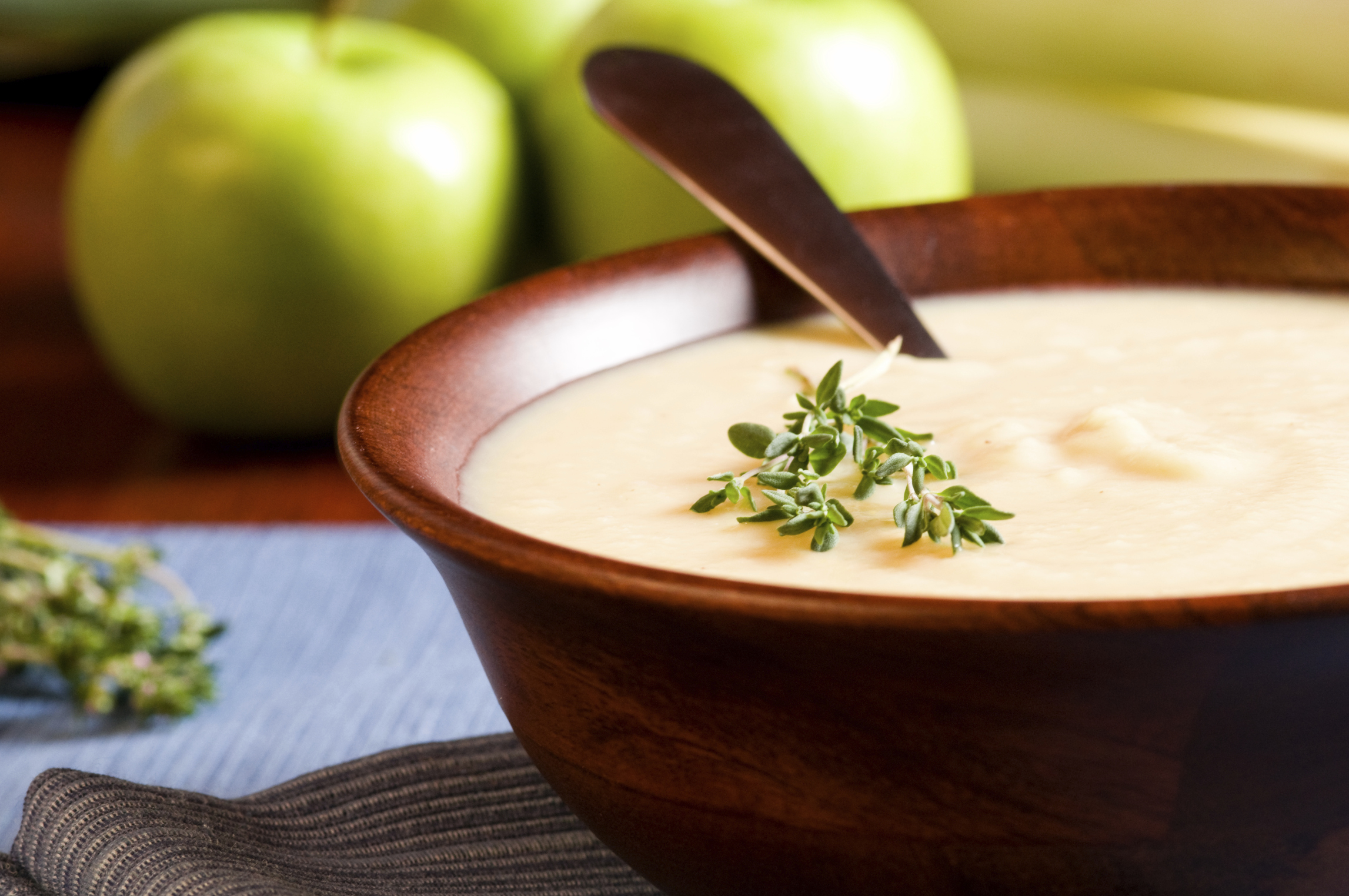 Sopa fría de manzana al curry