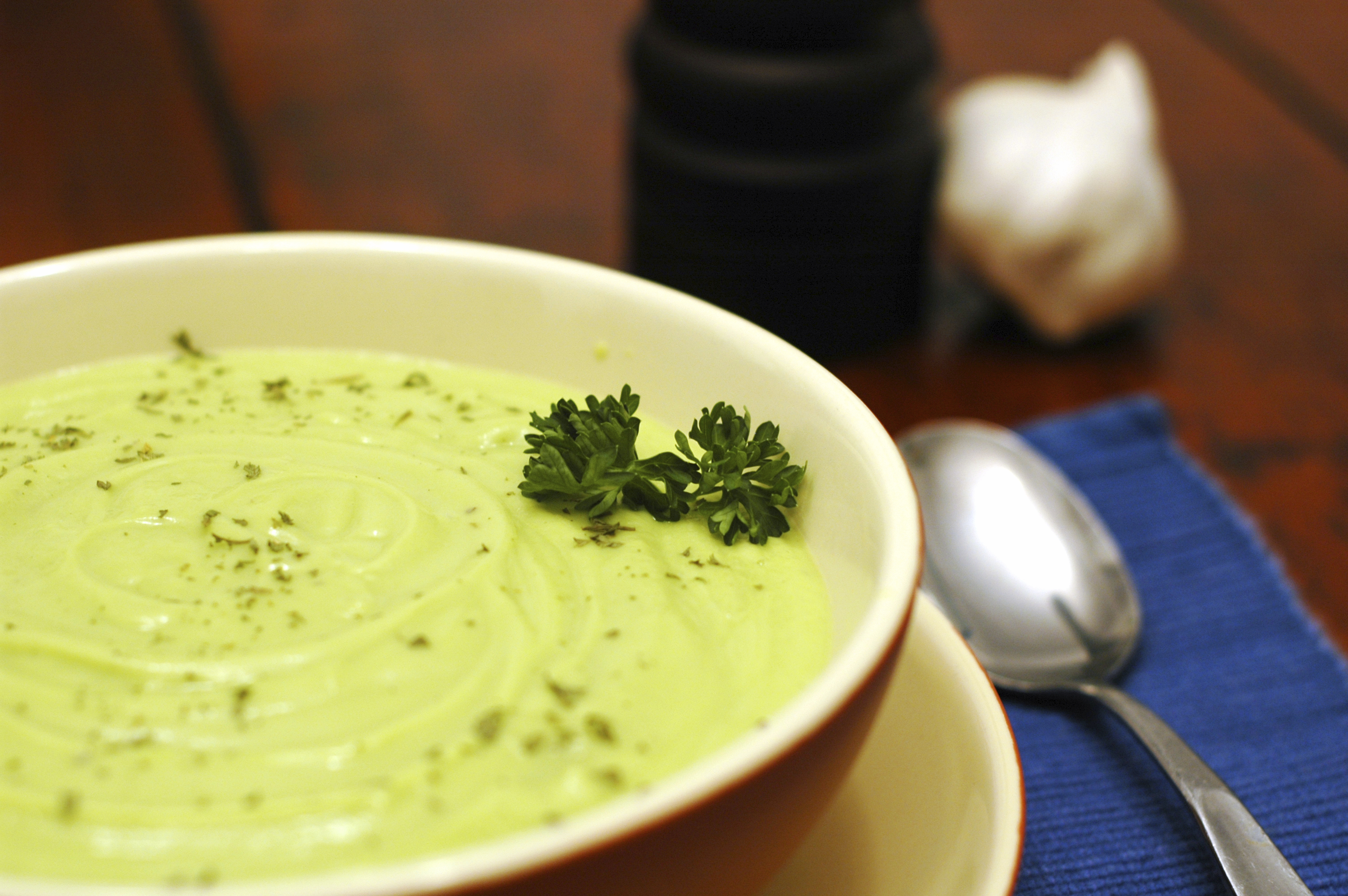 Sopa fría de almendras y uvas