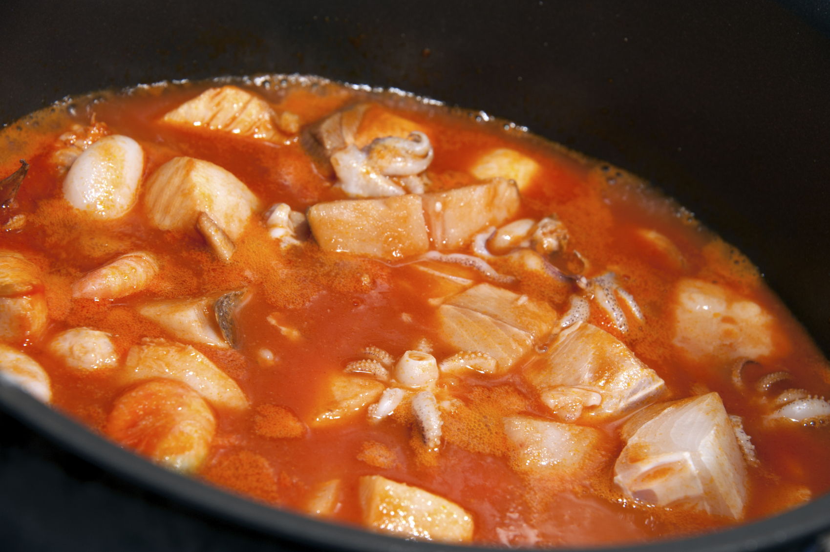 Sopa de calamares y atún