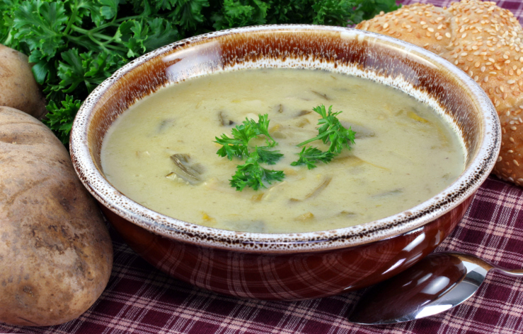 Sopa irlandesa con patata y puerro