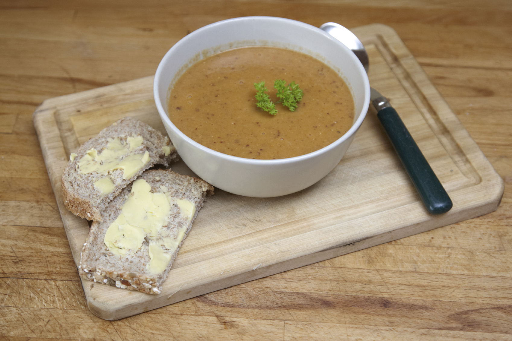 Sopa de lentejas con tomate