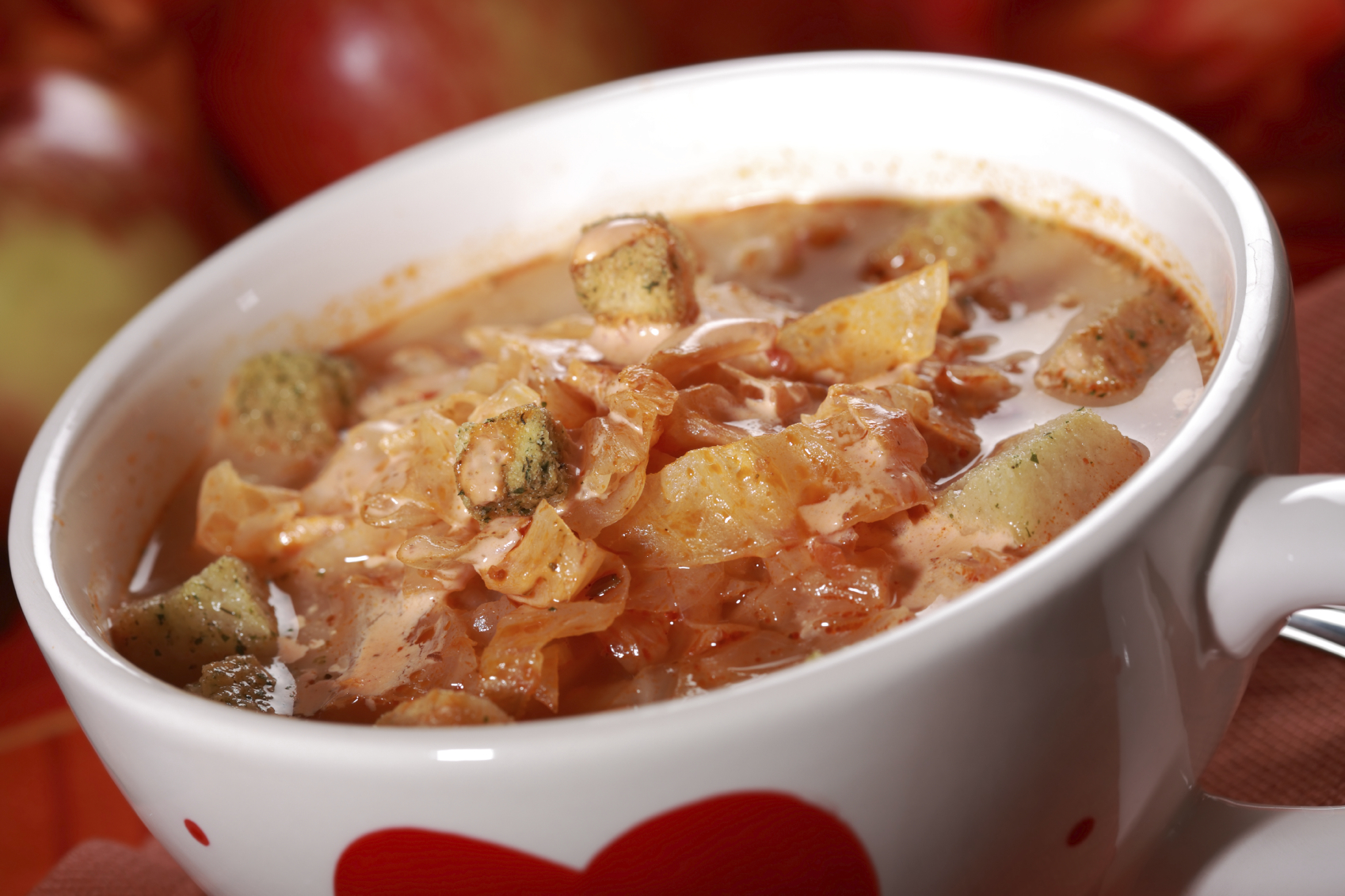 Sopa de repollo con manzana y yogur