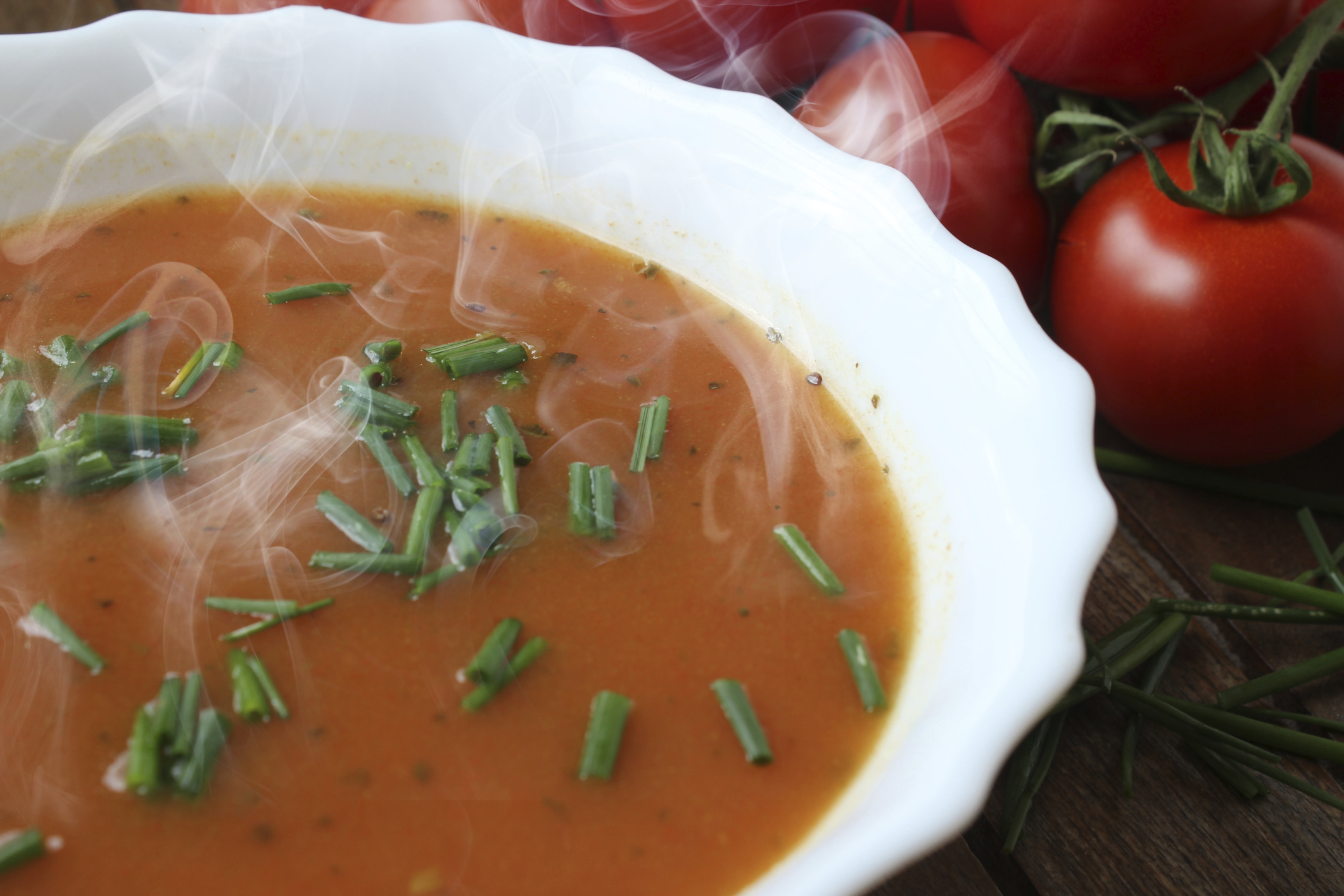 Sopa de tomates pelados