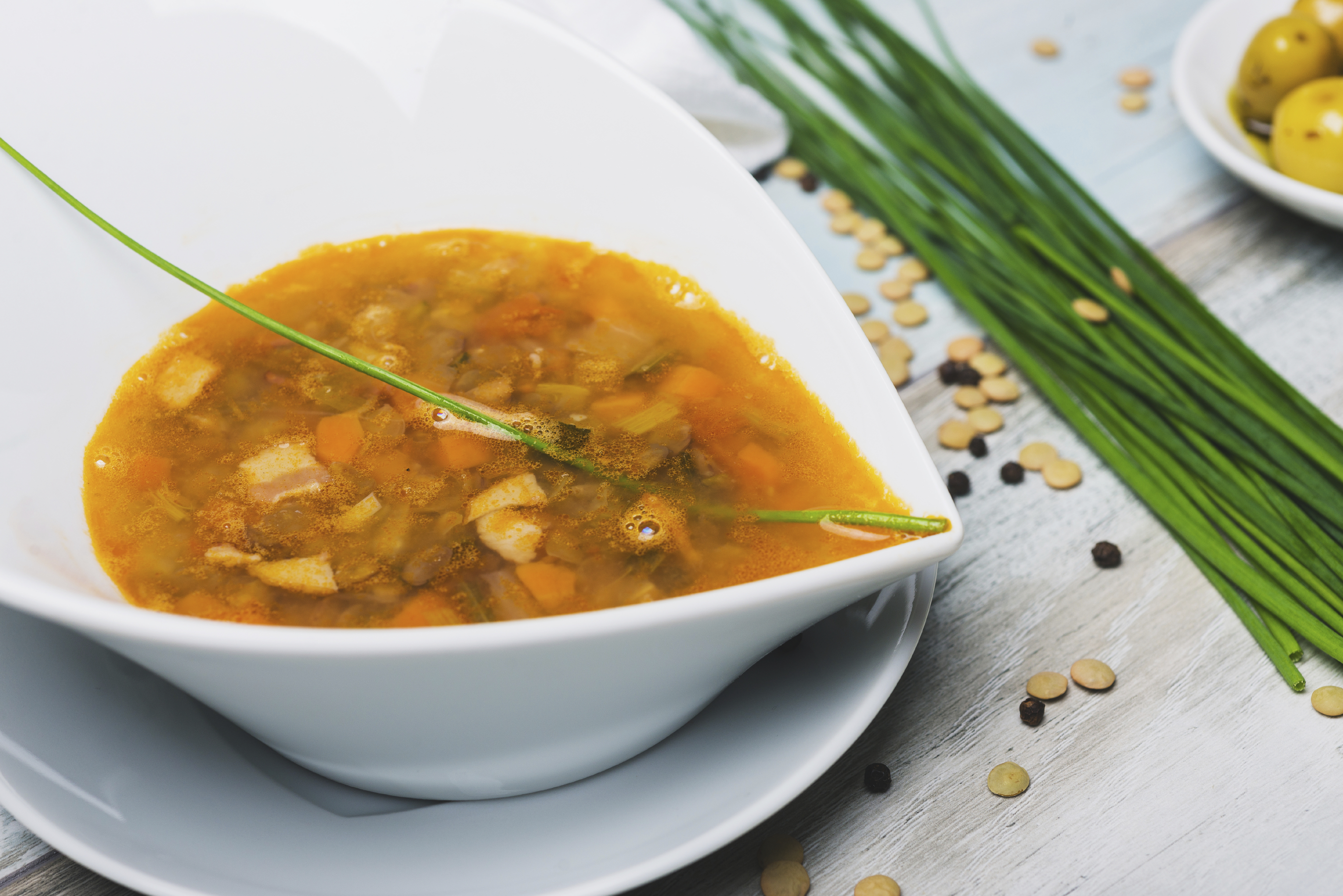 Sopa de verduras con chorizo