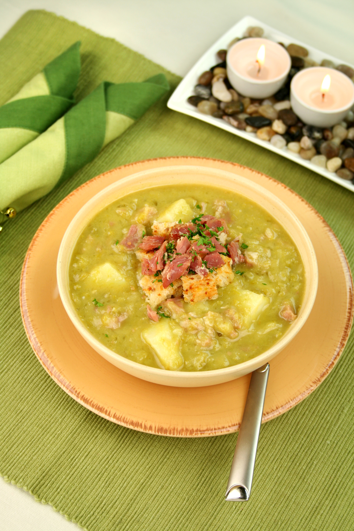 Sopa de verduras con jamón Ibérico