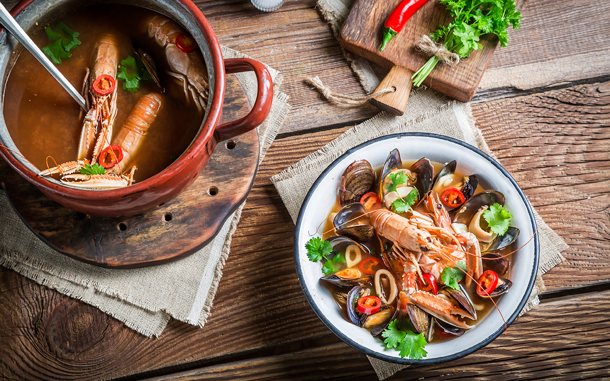 Sopa de marisco con cigalas y mejillones