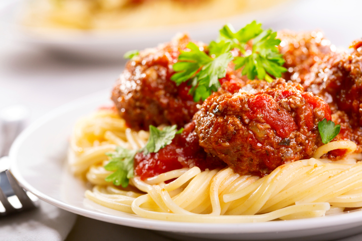 Spaghetti con albóndigas