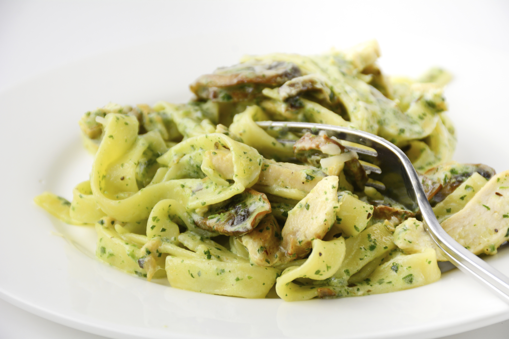 Tallarines con champiñones al pesto 