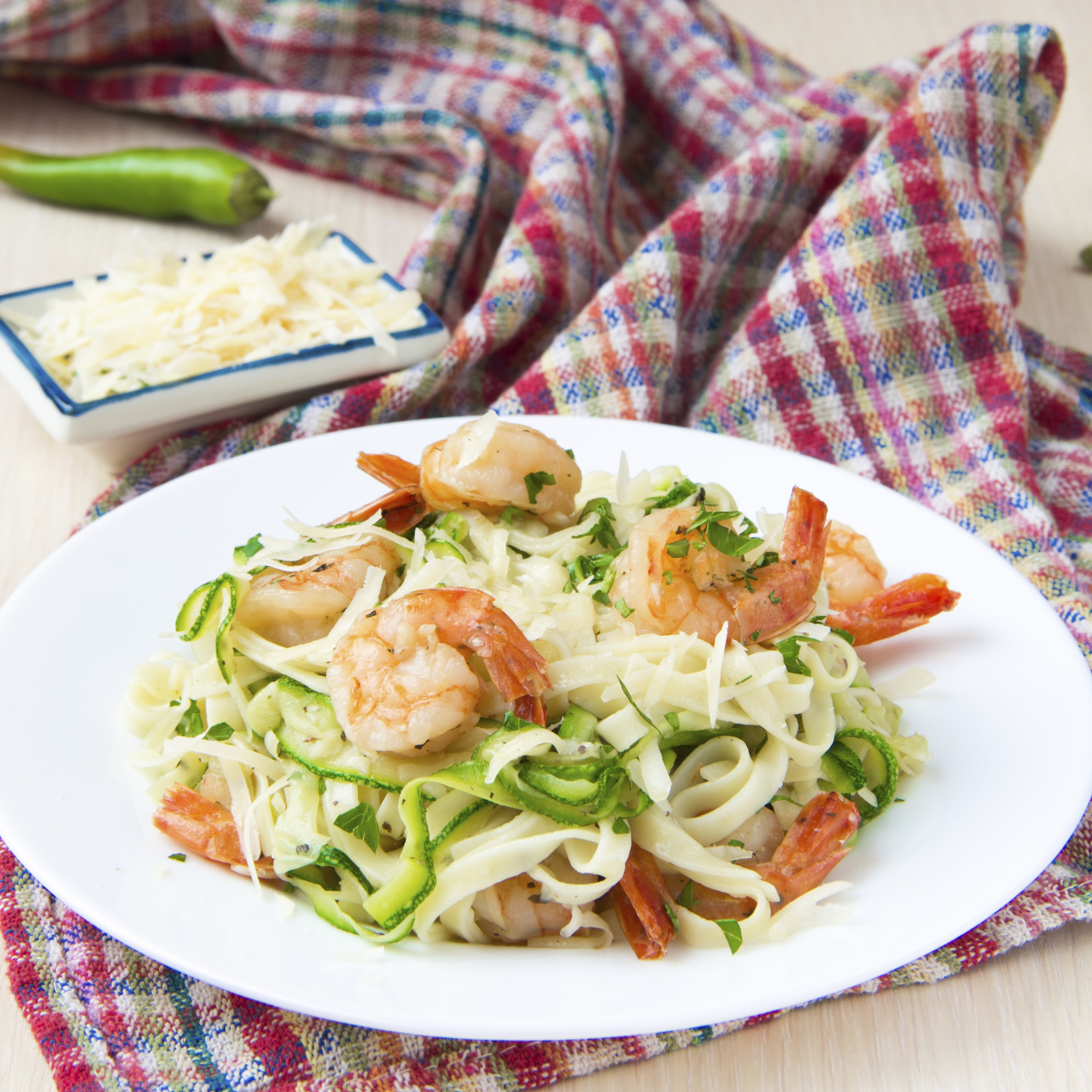 Tallarines con gambas y calabacin