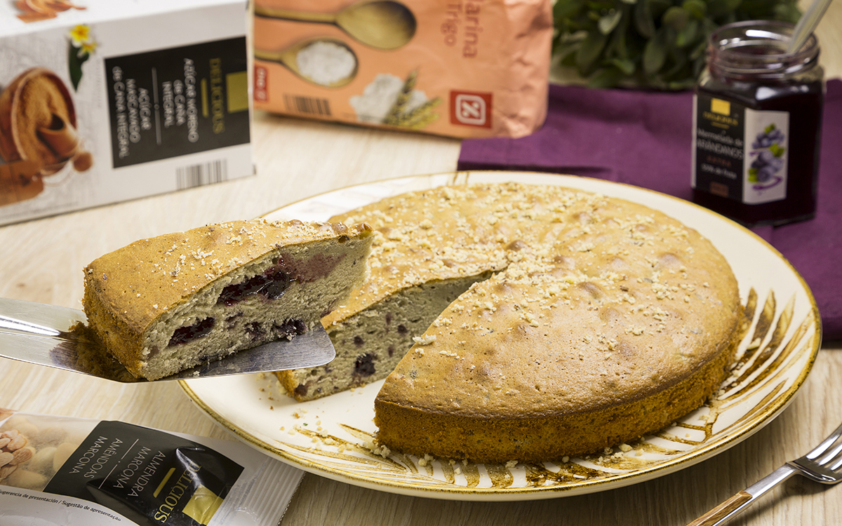 Tarta de almendras y arándanos