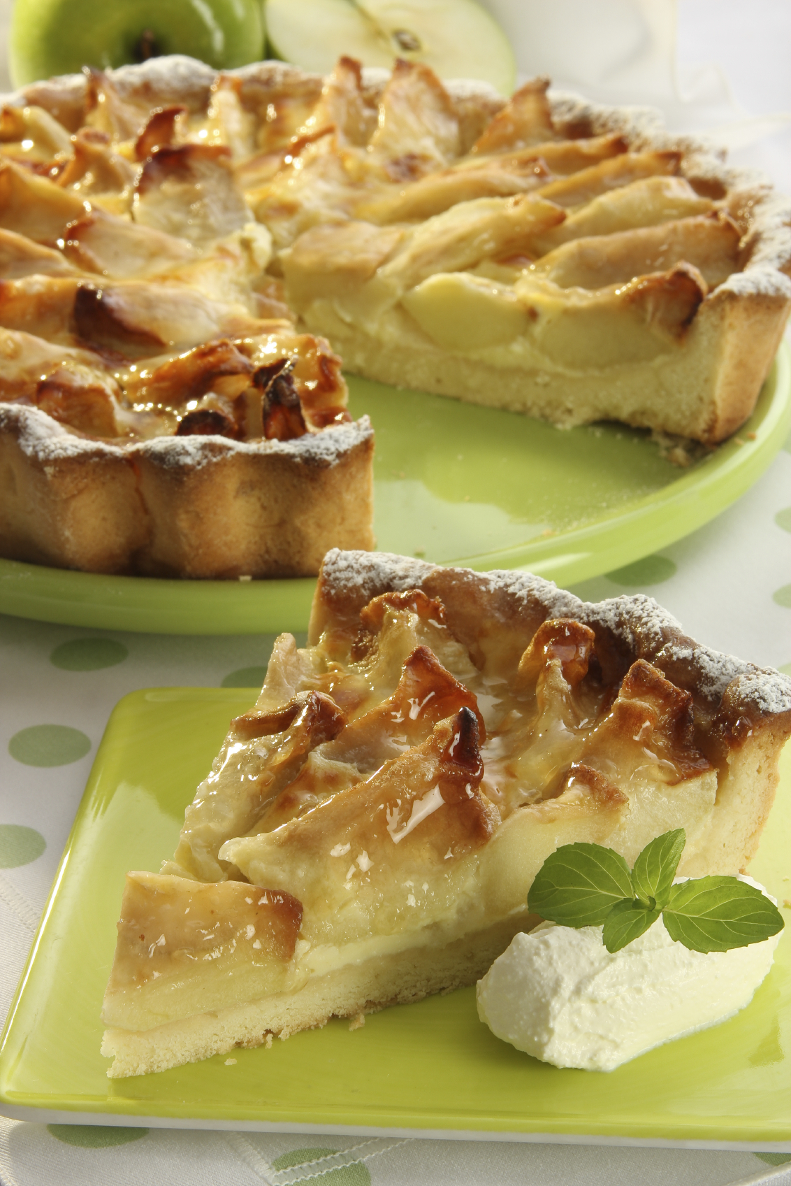 Tarta con crema de castañas, requesón y manzana