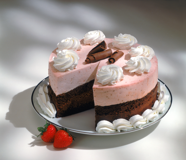 Tarta de chocolate con crema de fresas de flor