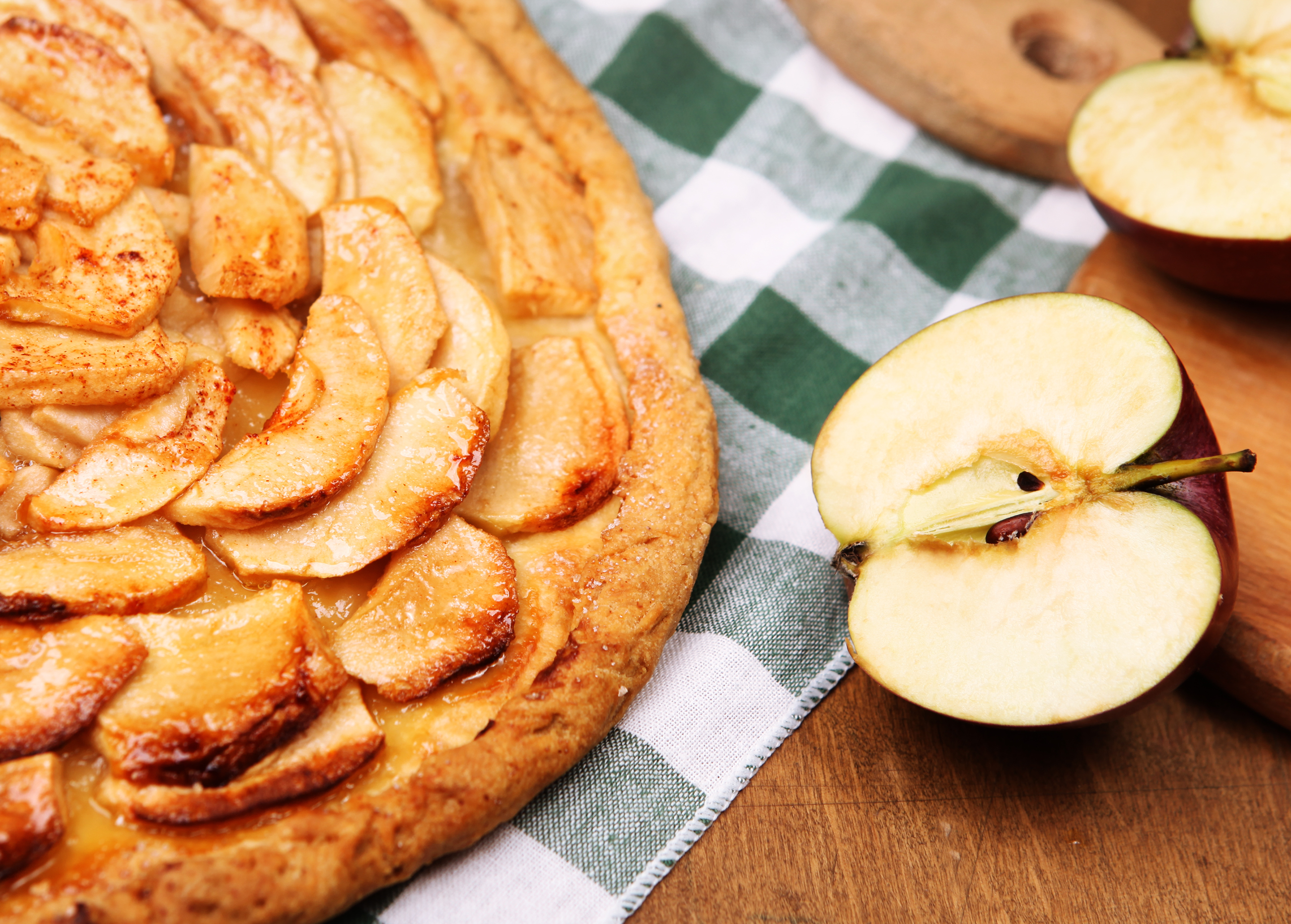 Tarta de Hojaldre con crema pastelera y manzanas