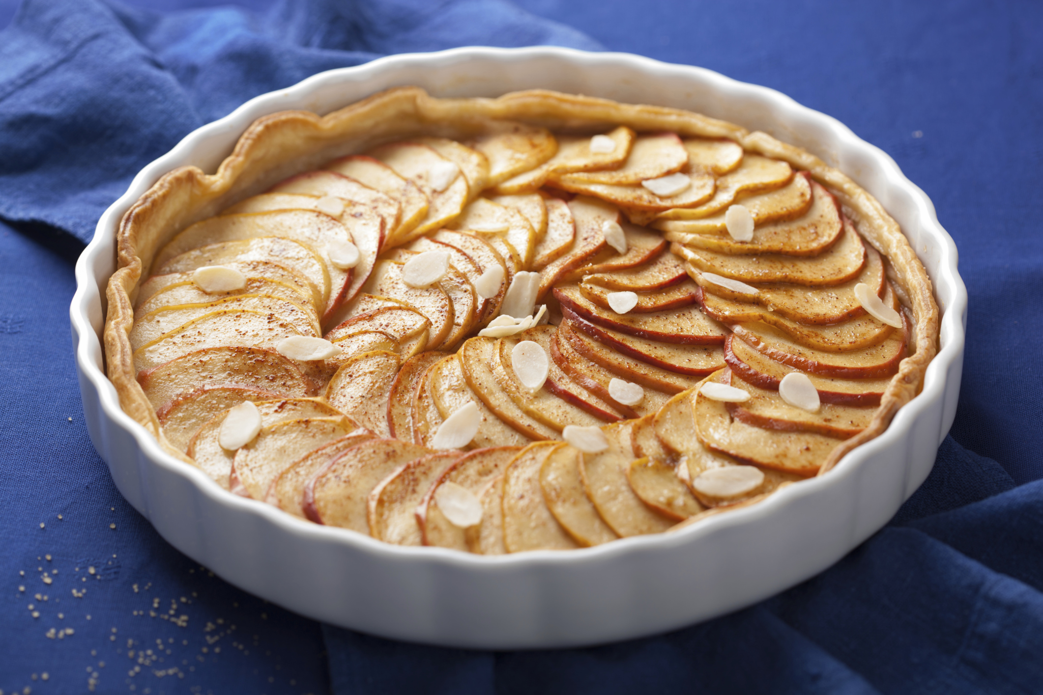 Tarta de hojaldre rellena de compota de manzana