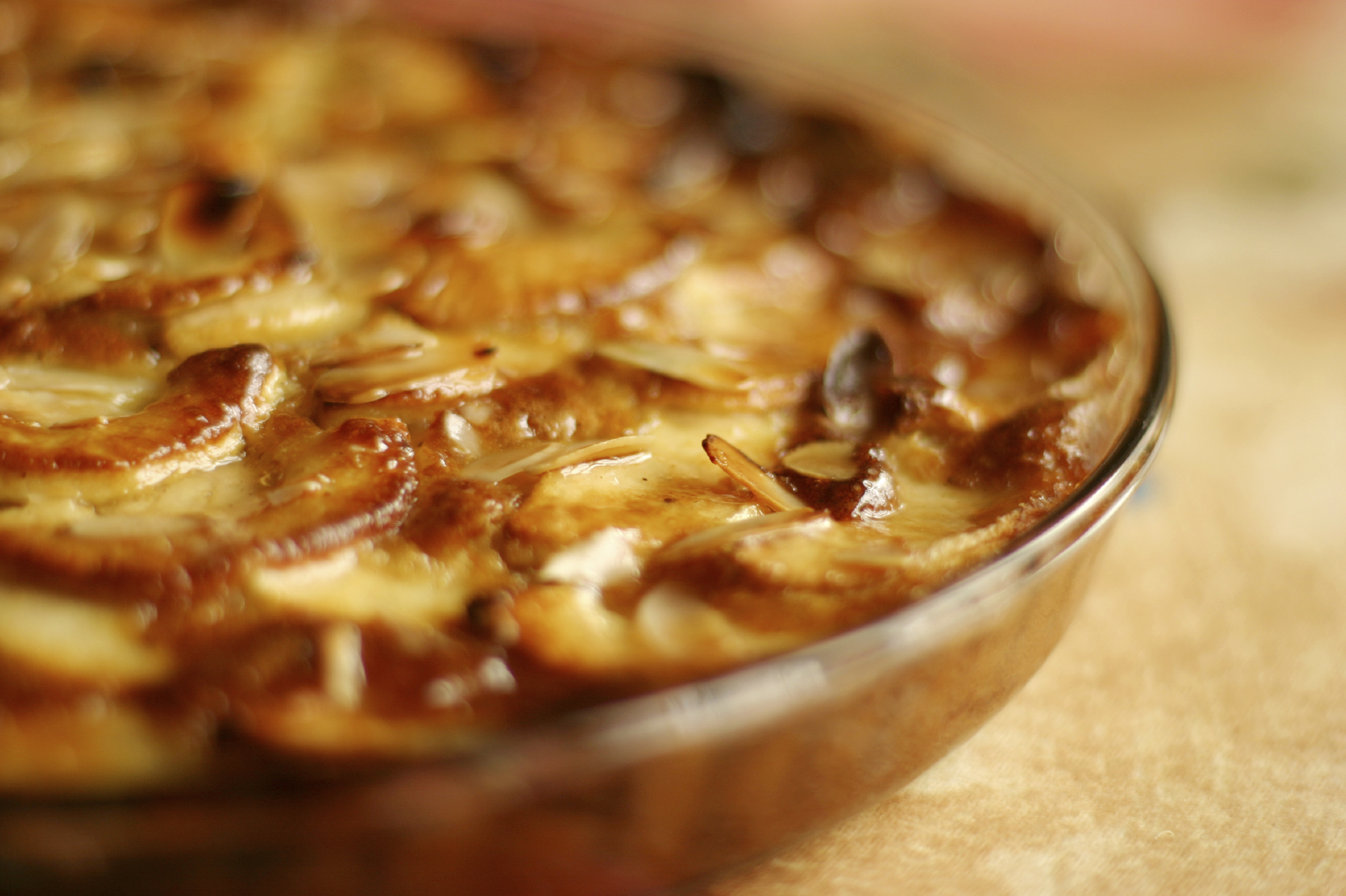 Tarta de manzana con base de almendras