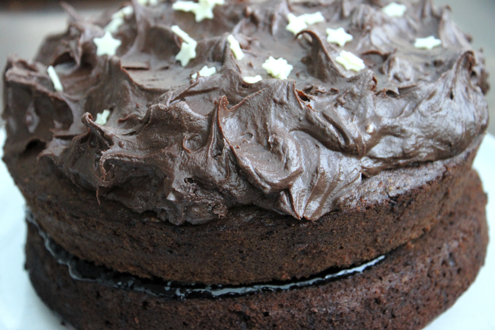 Tarta rellena y baño de chocolate