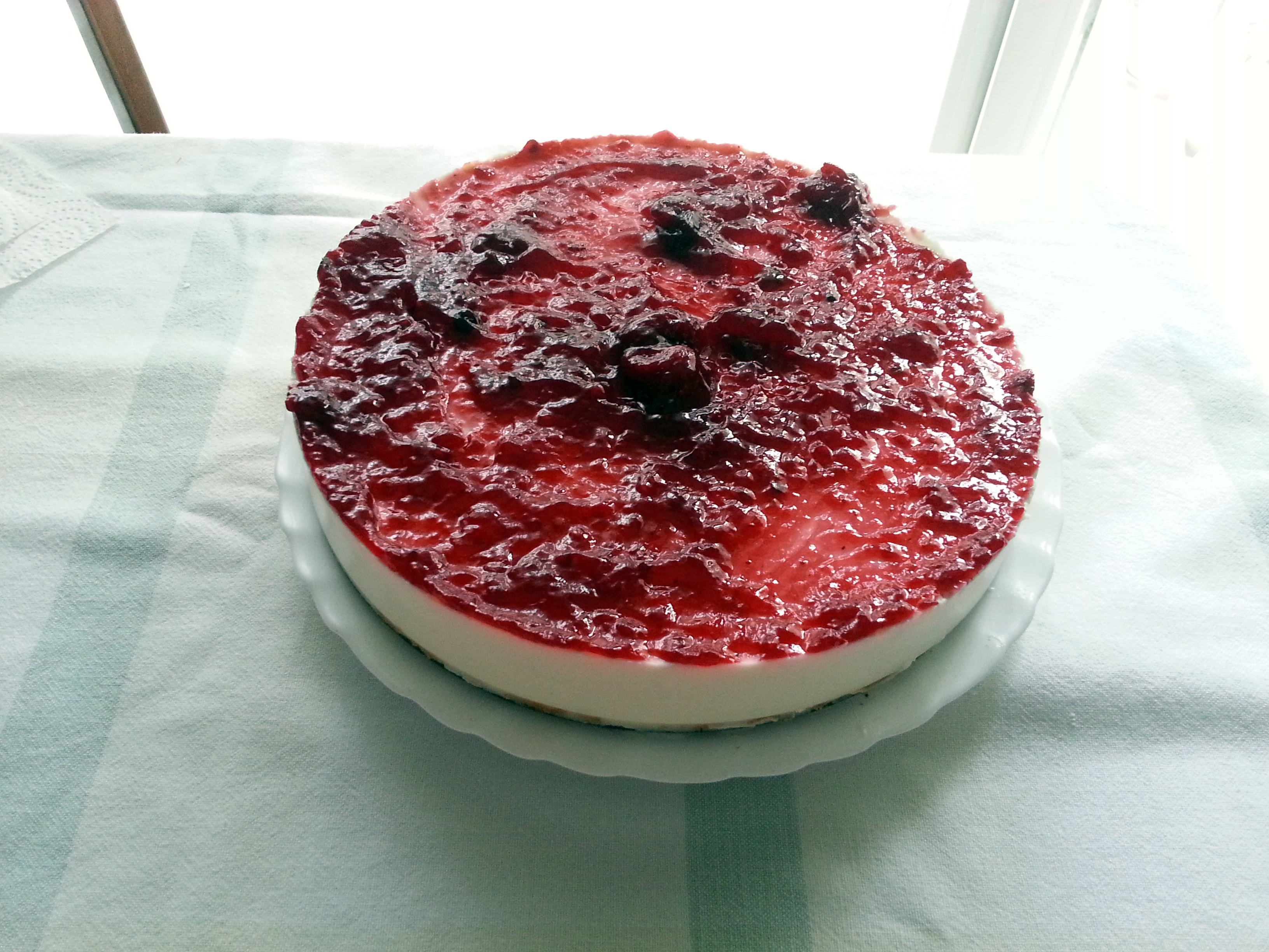 TARTA DE CUAJADA Y NATA CON MERMELADA DE FRESA