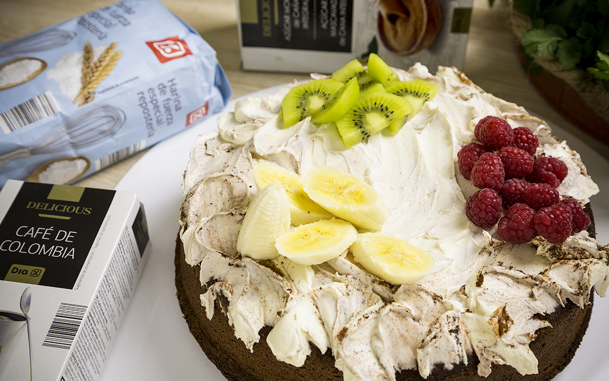 Tarta de chocolate con frutas