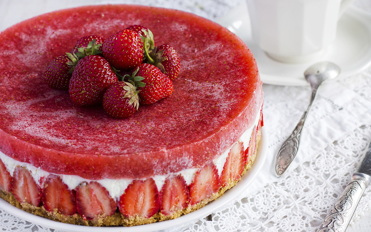 Tarta de queso con fresas y gelatina 