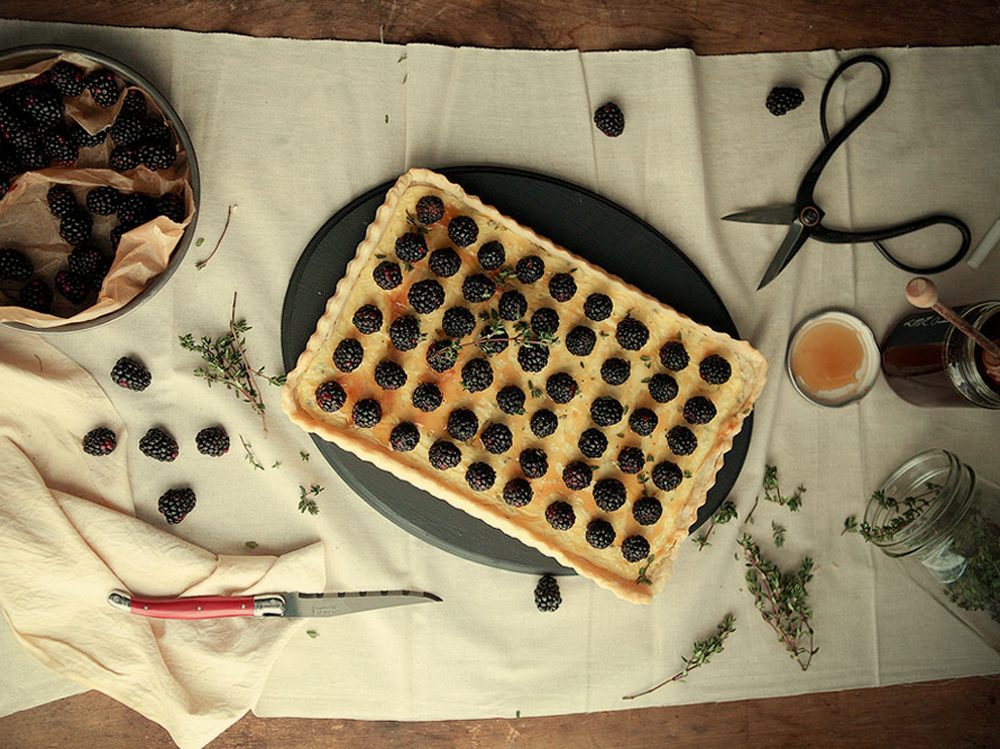 Tarta de queso de cabra, moras y tomillo. 