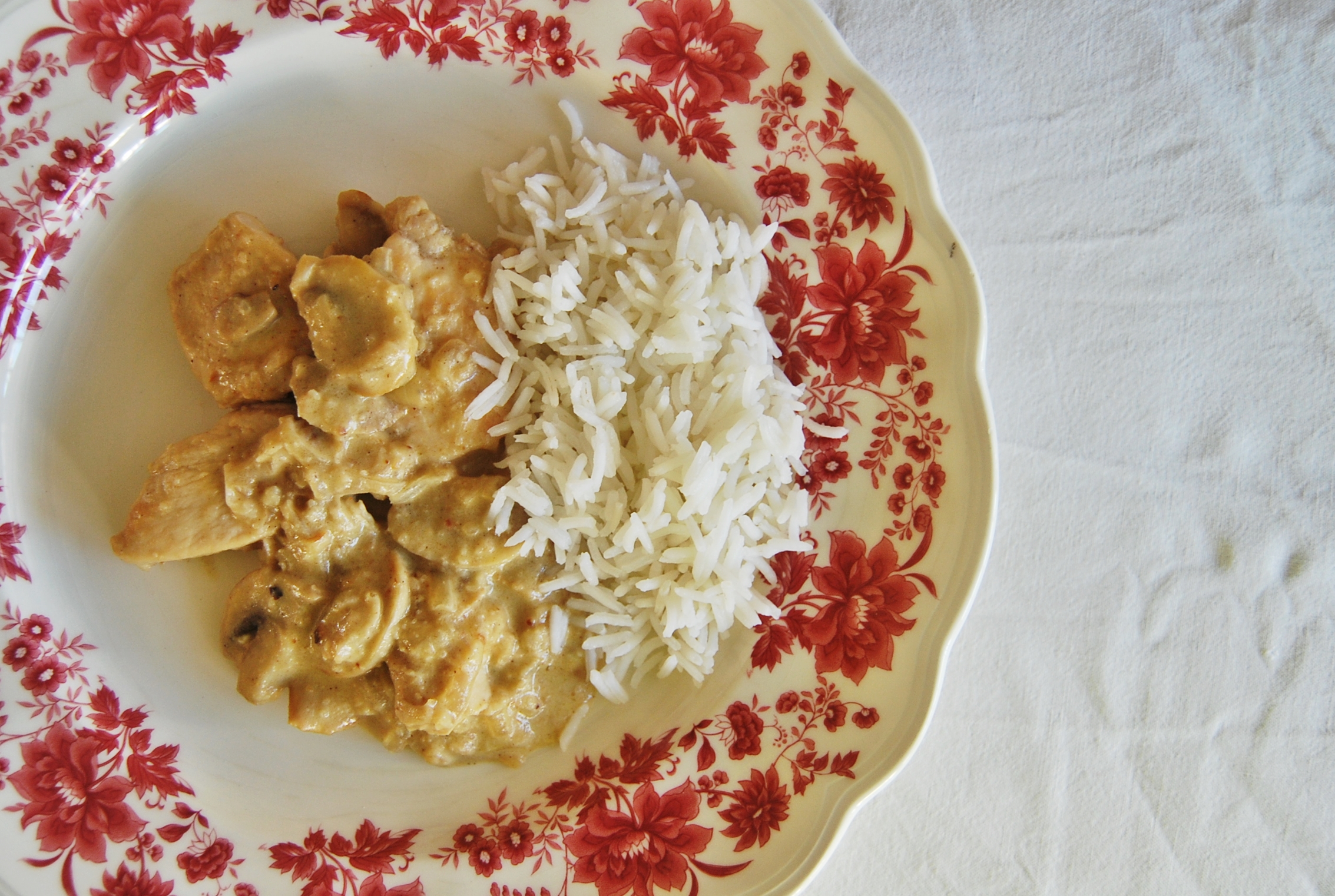 Pollo con leche de coco y curry al estilo Thai + arroz basmati con frutos secos