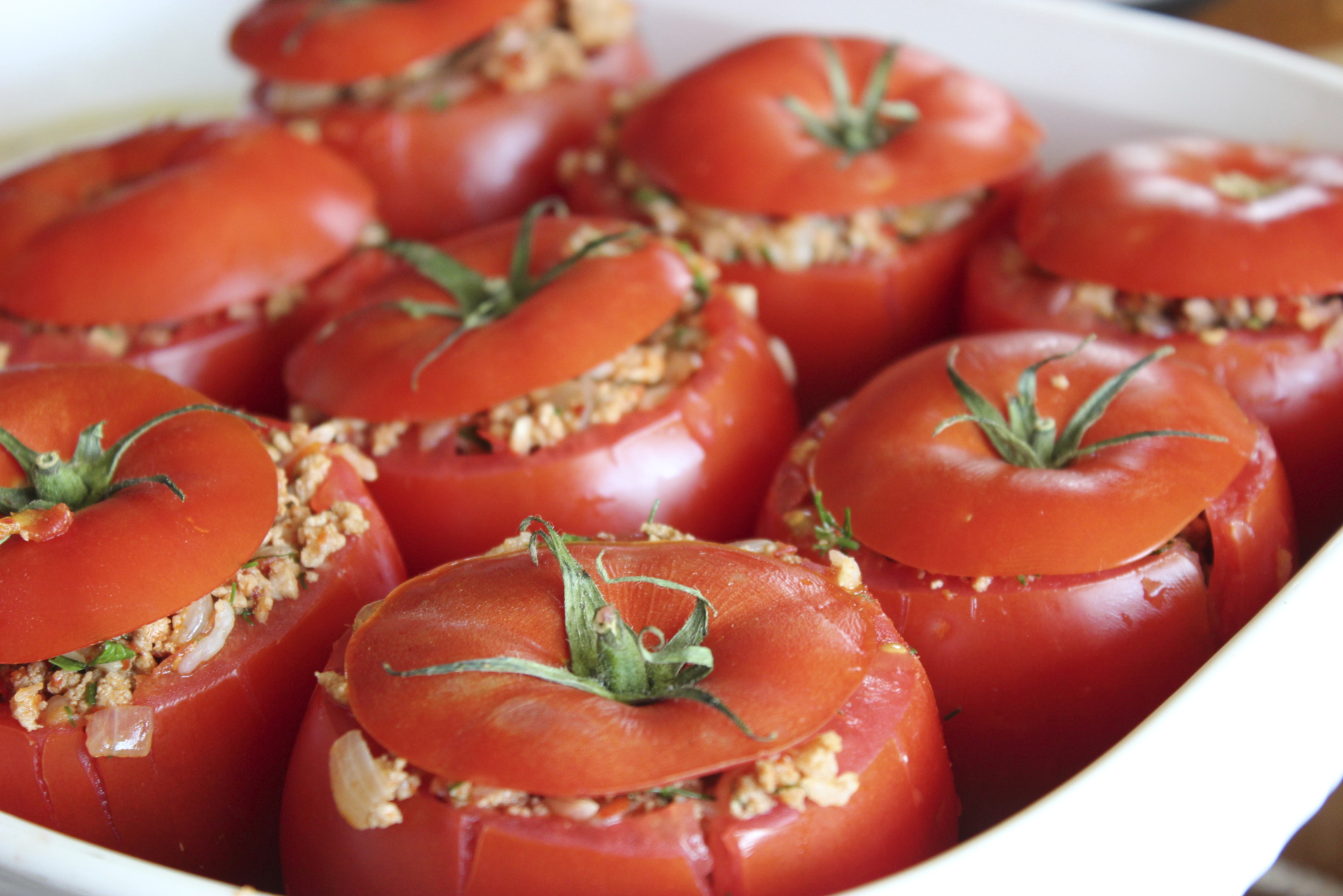 Tomates rellenos de arroz y carne