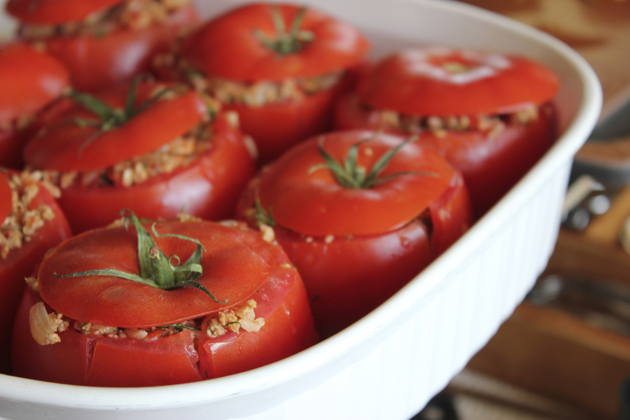 Tomates rellenos de carne picada y verduras