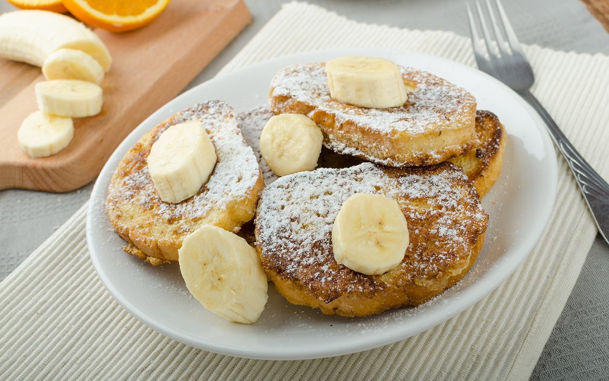 Torrijas con naranja y plátano