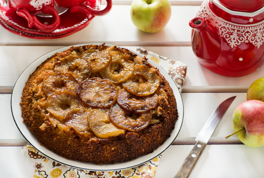 Torta invertida con frutas