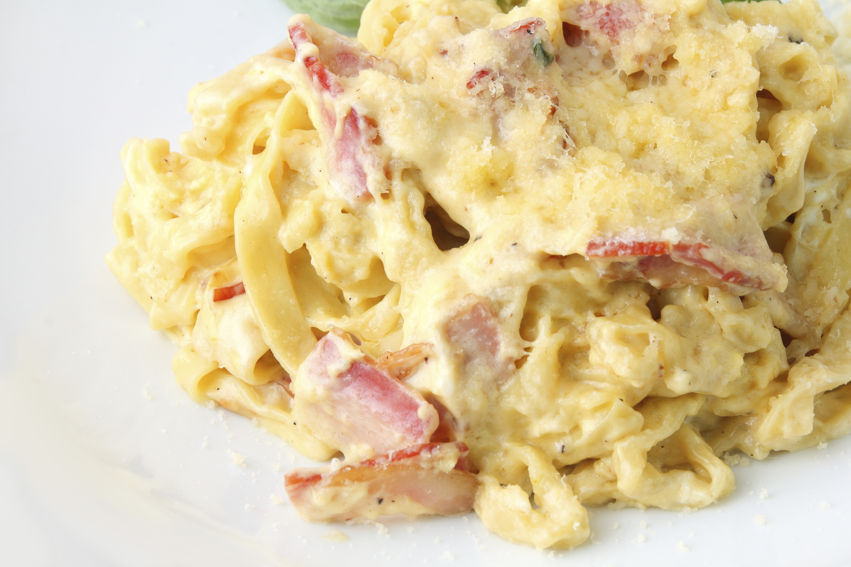 Tagliatelle con jamón ibérico a los cuatro quesos