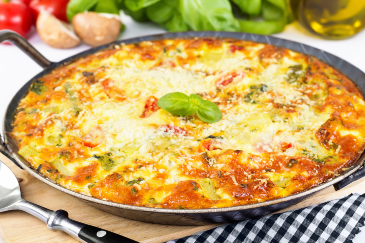 Tortilla de verduras, gratinada con queso