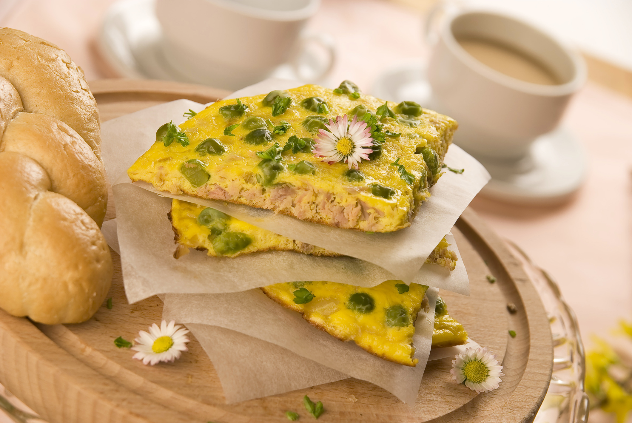 Tortilla de guisantes y atún