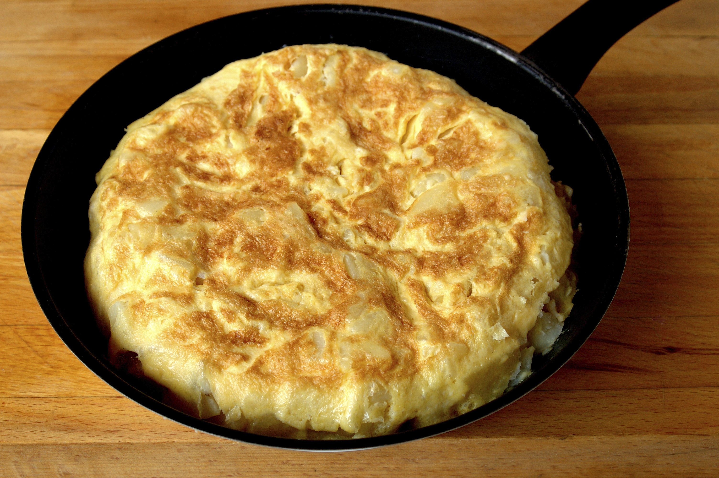 Tortilla de patatas y aros de cebolla