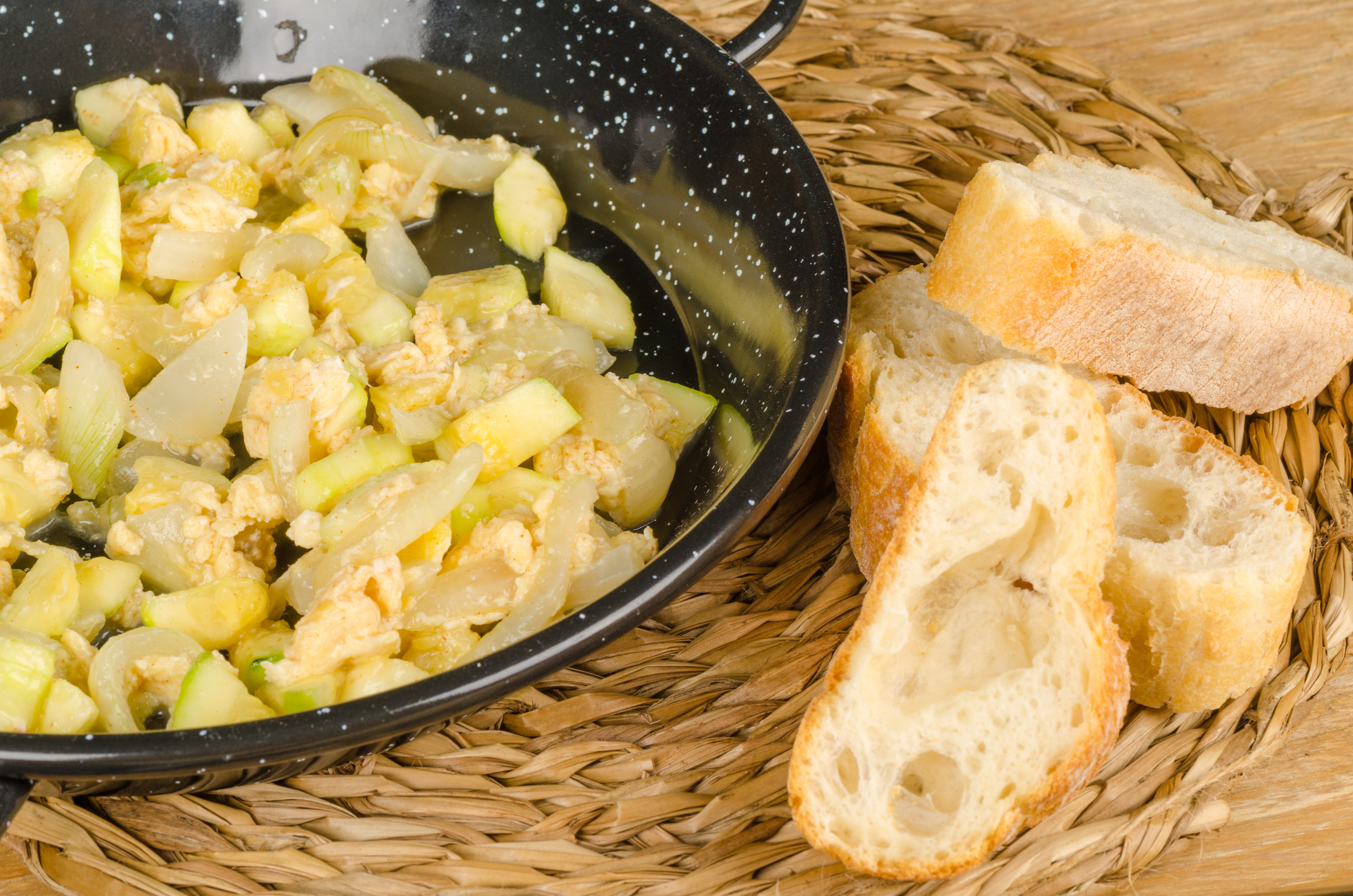 Tortilla de calabacín y cebolla