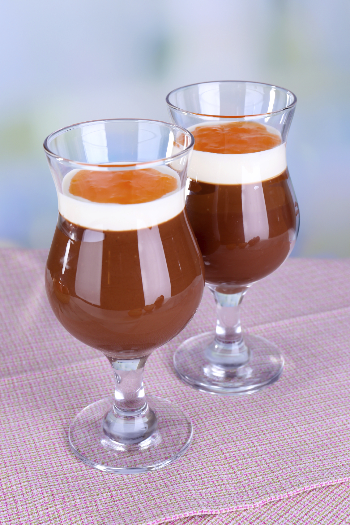 Vasitos de chocolate con crema de naranja