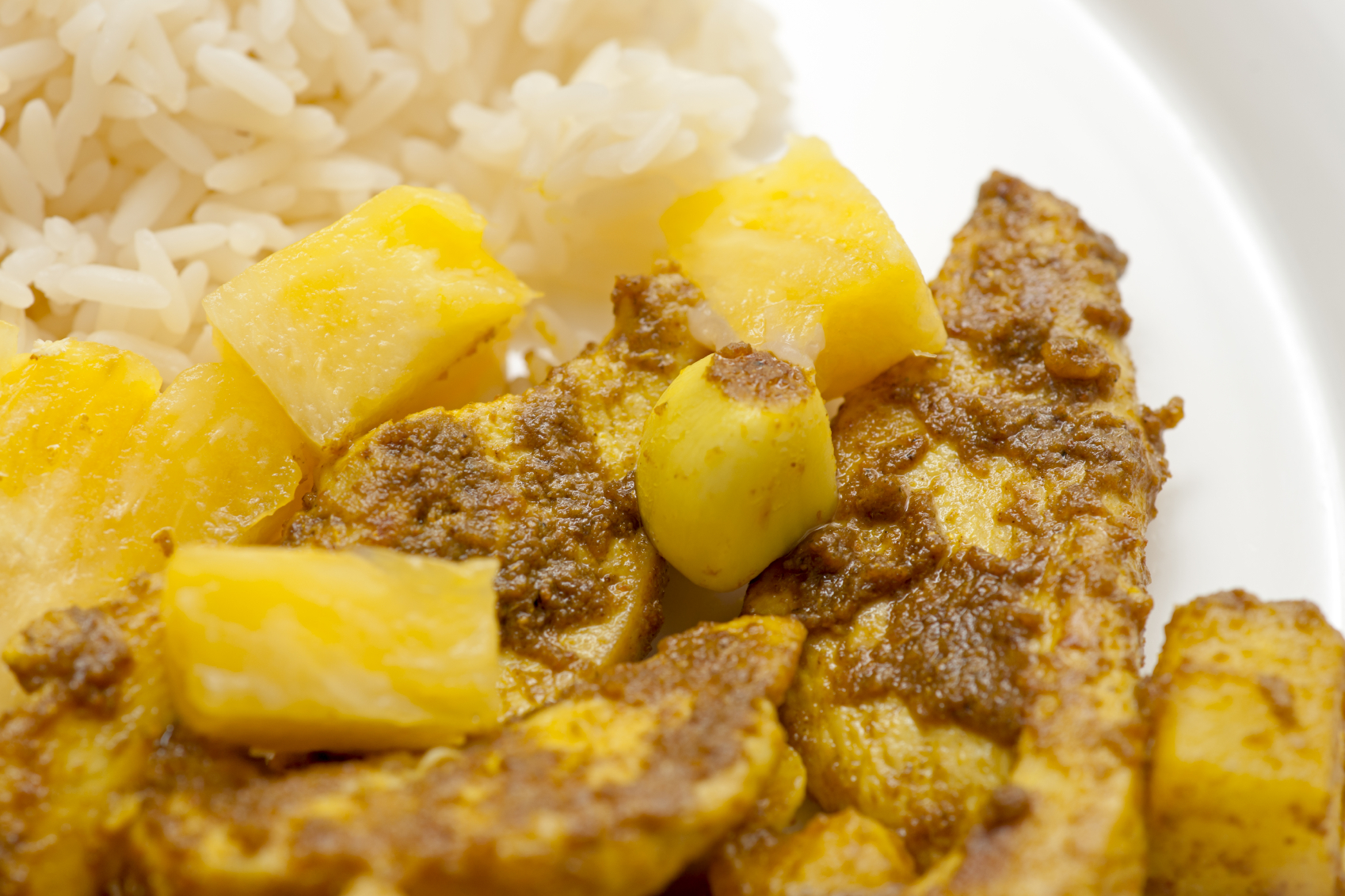 Wok de pollo al curry con piña 