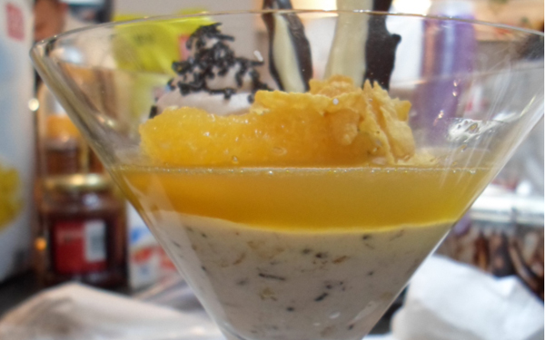 Cremoso de frutas del bosque con gelatina Diverxo a mi manera y trufa